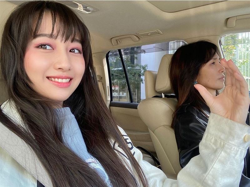 木村拓哉女儿再破尺度！低胸海沟惊艳“不保守了”爸管不住 时尚资讯 图2张