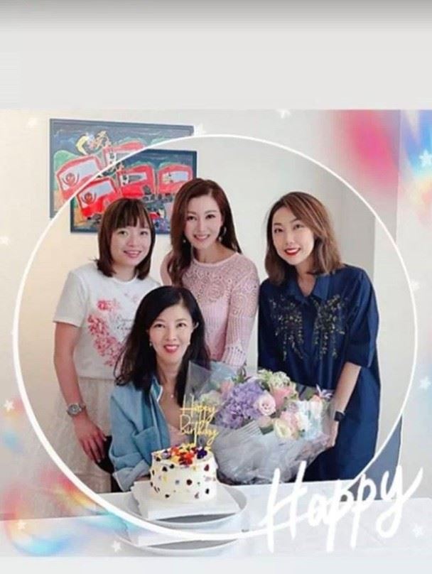 李嘉欣59岁亲姐庆生照曝光！网惊姐妹俩“脸蛋冻龄太扯” 时尚资讯 图2张