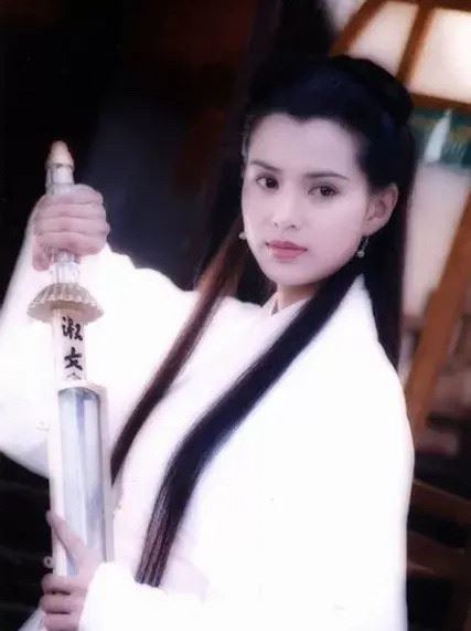 最美小龙女曝33年前青涩照！出道前当空姐模样美翻众人 时尚资讯 图2张