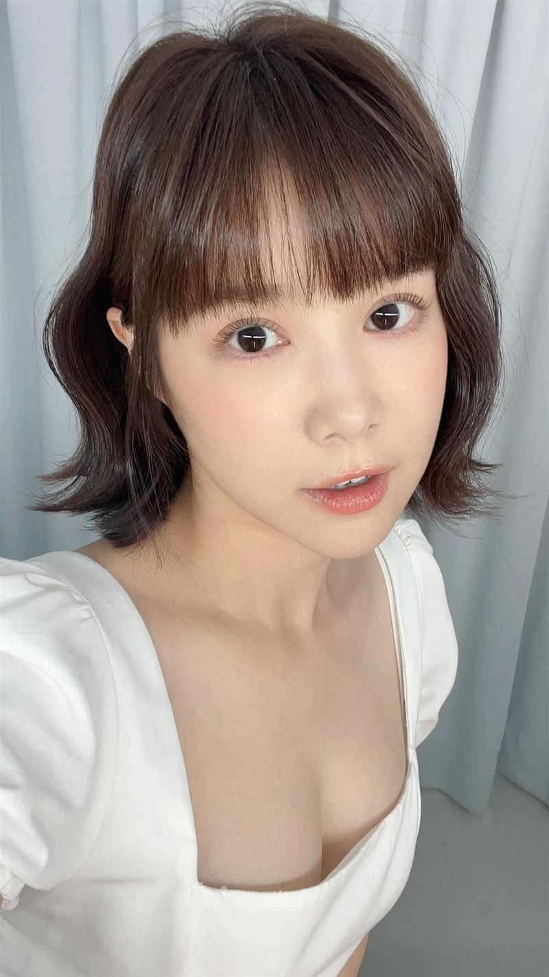 北半球剧烈晃动！李佳颖15秒热舞片流出　陶醉表情网嗨翻 时尚资讯 图1张