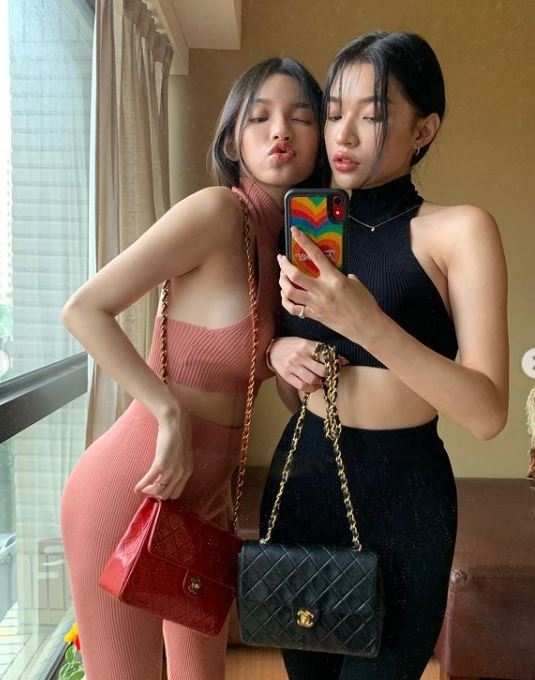 中国台湾最辣双胞胎！“挂脖露背装”扭S腰　大面积肉色引暴动 时尚资讯 图1张