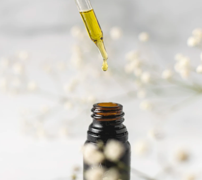 生活｜别过度迷信精油功效，5件不该用精油做的事！ 更多热点 图1张