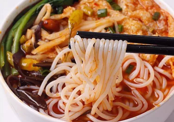 Tips | 螺蛳粉的3大危害！看完了决定以后尽量不吃…… 更多热点 图2张
