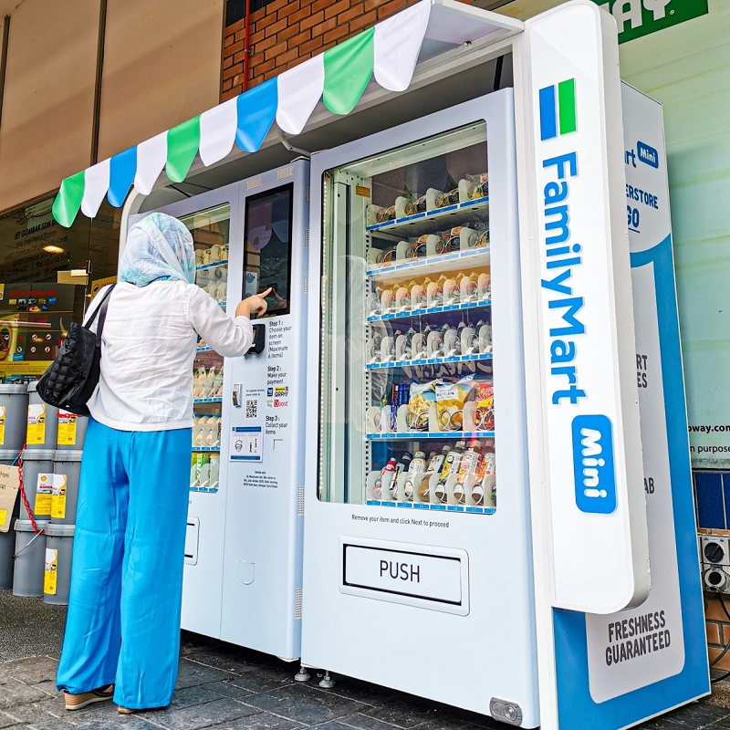 News I 避免进店减少感染风险！FamilyMart首推自动贩卖机来了 更多热点 图2张