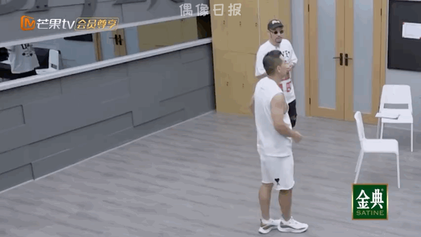 赵文卓练习时突然大秀拳法！热狗、刘聪瞬间被震慑…表情亮了 娱乐资讯 图3张