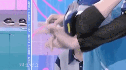 19岁丁程鑫和女星亲密接触！害羞到耳朵红透+惊现兰花指 娱乐资讯 图4张
