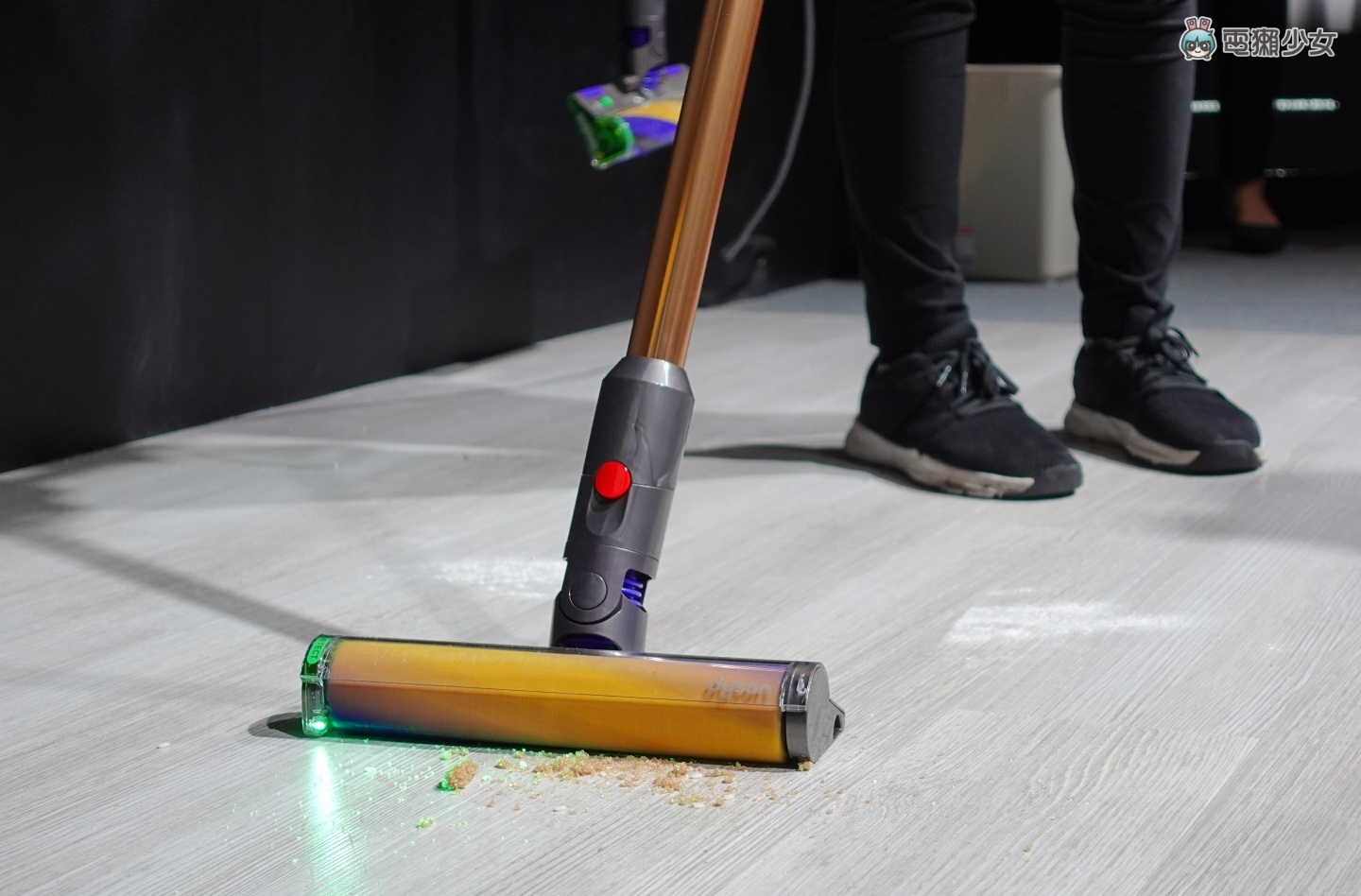出门｜Dyson V12 Detect Slim 手持吸尘器正式登台！雷射侦测、声学感应及灰尘分类统计 三大功能有感升级！ 数码科技 图9张