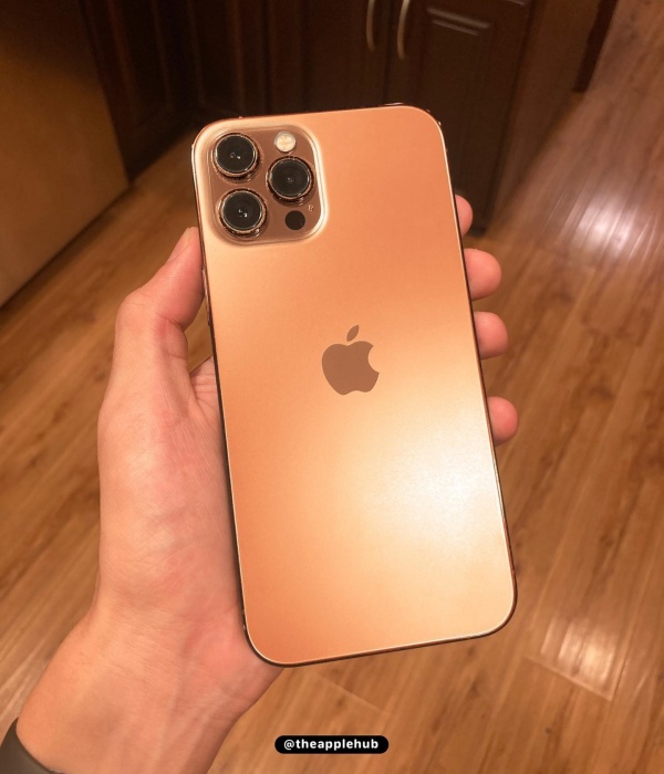 News I 苹果最酷颜色回归！iPhone 13 Pro 最新配色有哑光黑？ 更多热点 图4张