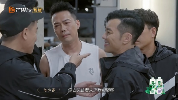 笑惨！《哥哥》意外播出陈小春爆粗画面...张智霖反应精彩 娱乐资讯 图3张