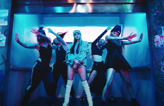 Style｜女王《LALISA》终于来了，3分钟MV里狂换超过10个造型！ 更多热点 图5张