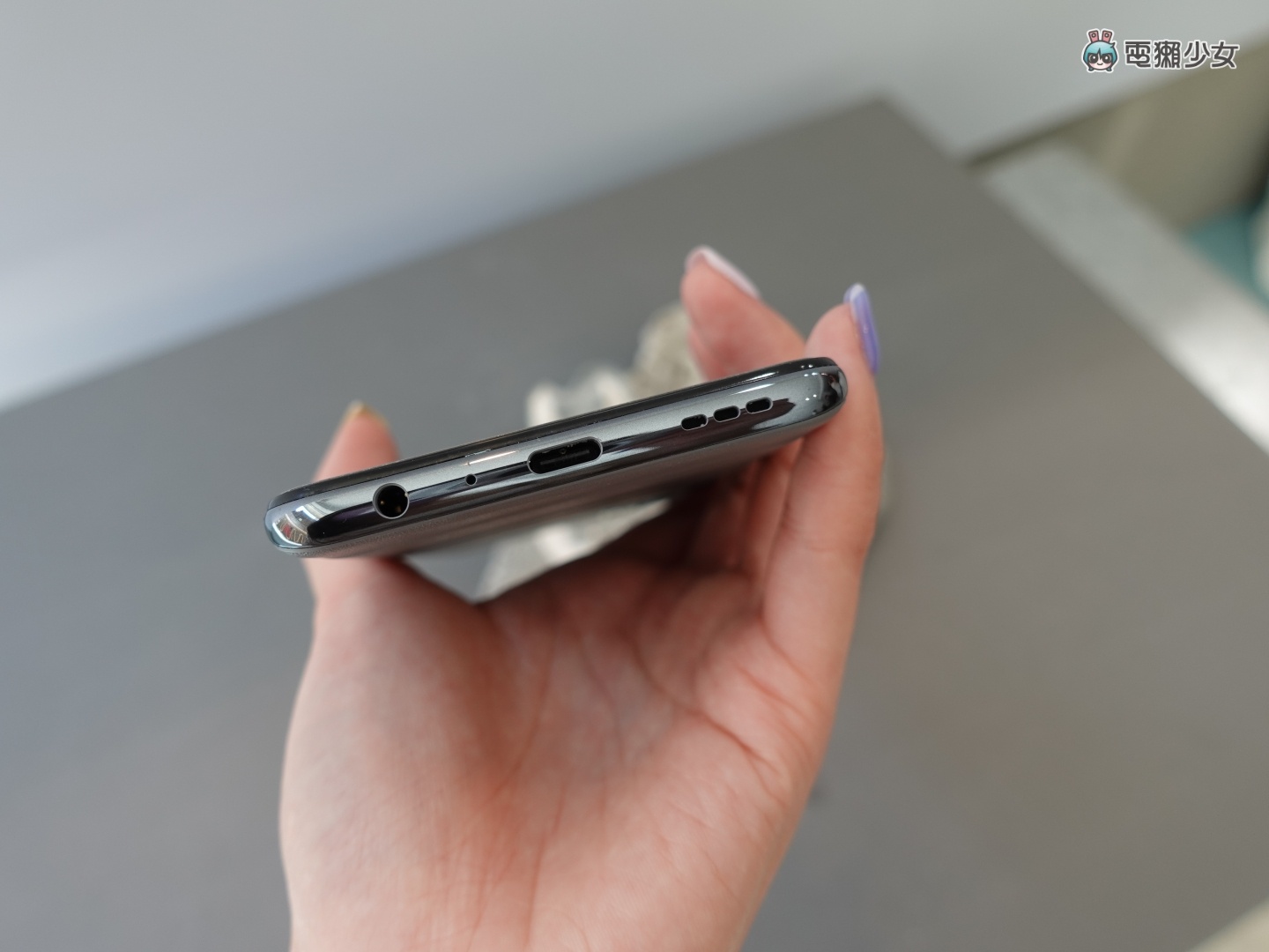 出门｜带‘ realme GT 大师版 ’街拍拍起来！行李箱外壳设计超吸睛 手感意外非常好 售价新台币 11,990 元起 数码科技 图4张