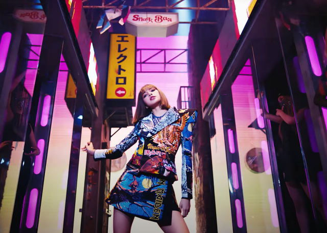 Style｜女王《LALISA》终于来了，3分钟MV里狂换超过10个造型！ 更多热点 图3张