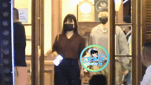 曾被曝同城分居！ 李荣浩、杨丞琳罕见街边放闪...紧牵双手转身相望 娱乐资讯 图2张