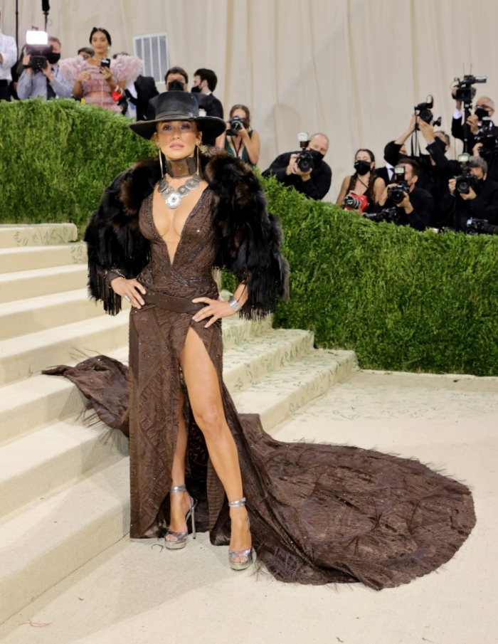 Style｜最狂时尚红毯Met Gala！马头、金色圣斗士、超大帽子都来了！ 更多热点 图14张