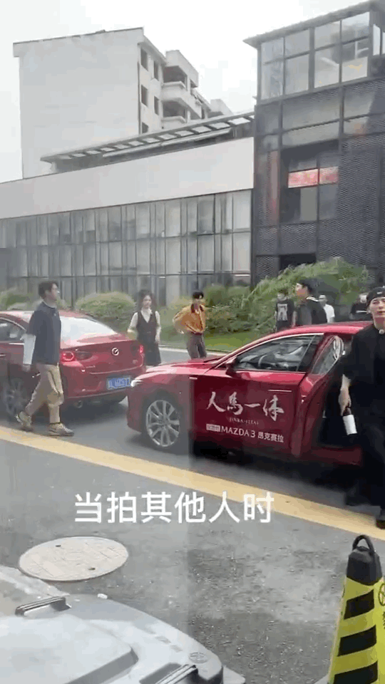 表情包再+1！ 当王嘉尔看到镜头不拍自己...尴尬表情笑疯全网！ 娱乐资讯 图1张