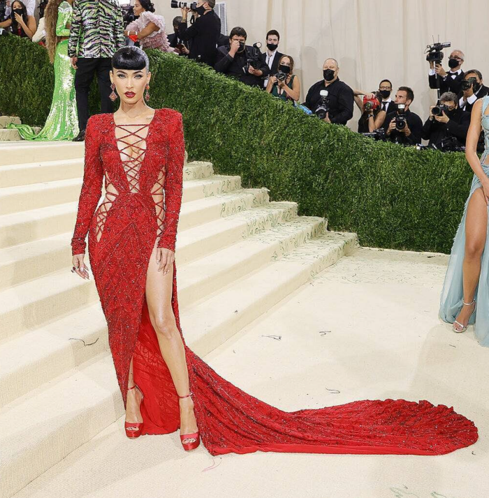 Style｜最狂时尚红毯Met Gala！马头、金色圣斗士、超大帽子都来了！ 更多热点 图15张
