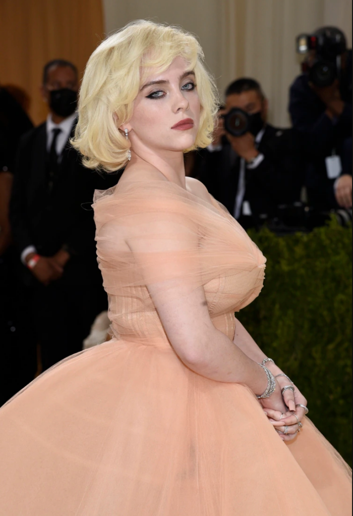Style｜最狂时尚红毯Met Gala！马头、金色圣斗士、超大帽子都来了！ 更多热点 图8张