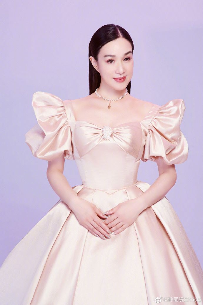 “人鱼公主”美了28年！锺丽缇欢庆51岁网傻眼：没皱纹 时尚资讯 图5张