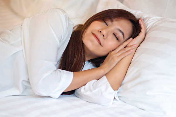 Tips I 时不时腰痛的你！生活中不如做好这4件事来预防它 更多热点 图2张