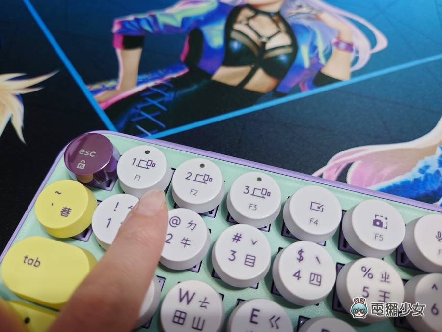 开箱｜手机、平板都能同时连线！罗技大胆配色 POP KEYS 充满表情符号的无线机械键盘世界 数码科技 图8张