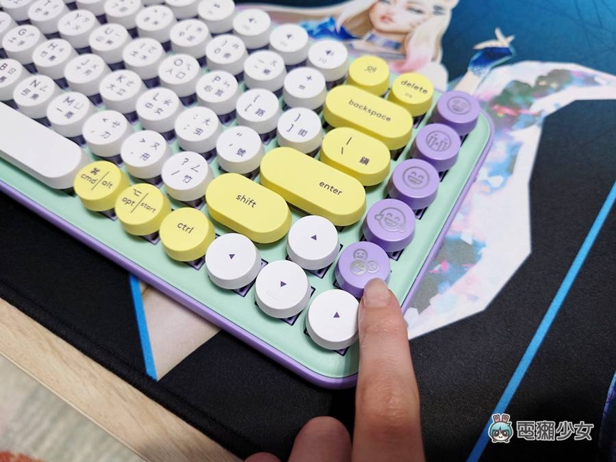 开箱｜手机、平板都能同时连线！罗技大胆配色 POP KEYS 充满表情符号的无线机械键盘世界 数码科技 图5张