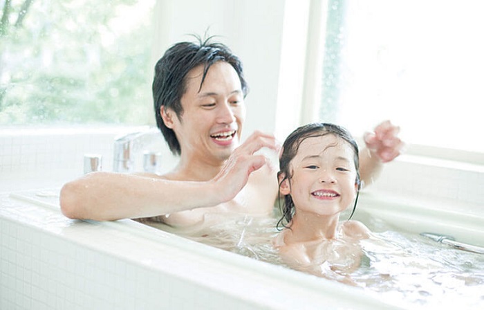 生活 I 亲子共浴到底合不合适？3大重点看完就不觉尴尬 更多热点 图3张