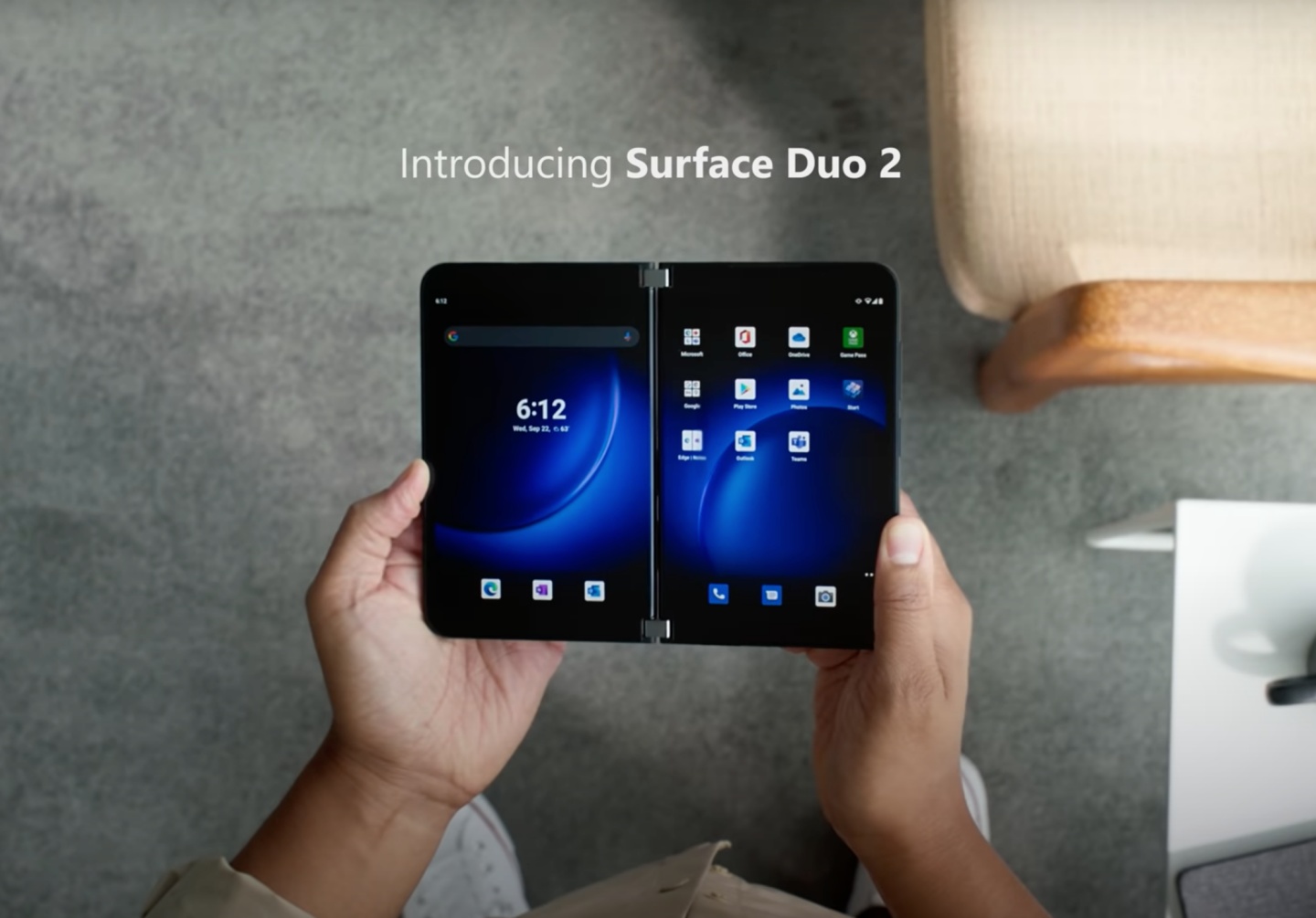 微软双萤幕折叠手机 Surface Duo 2 登场！搭载高通 S888 并具有三主镜头，售价 1499 美元起！ 数码科技 图1张