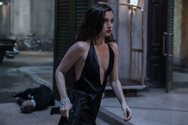 007新庞德女郎辣赢女主角！超美黑礼服　深V美胸成亮点 时尚资讯 图4张