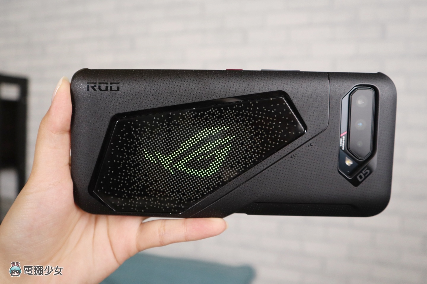 评测｜打手游用‘ ROG Phone 5s Pro ’助你更上一层楼！AirTrigger 5 让你每根手指头都有事情做！ 数码科技 图15张