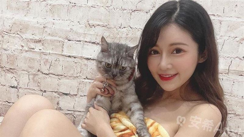 火辣巨胸外送员！百万辣模“特制制服”　安希狂炸丰满雪乳 时尚资讯 图1张