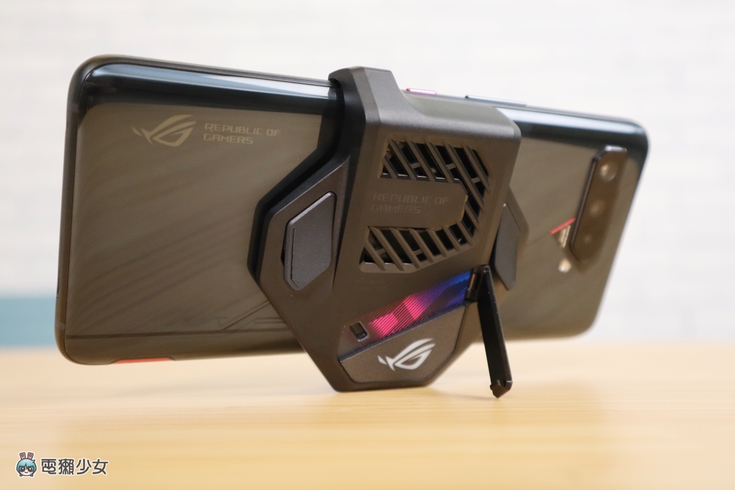 评测｜打手游用‘ ROG Phone 5s Pro ’助你更上一层楼！AirTrigger 5 让你每根手指头都有事情做！ 数码科技 图26张