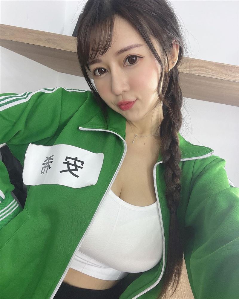 最Q《鱿鱼》木头人！安希猛摇白皙巨胸　循环波涛晃晕万人 时尚资讯 图1张