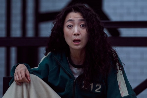 马来西亚女子撞脸《鱿鱼游戏》“韩美女”爆红！仿拍“戳椪糖” 喜获金姝怜翻牌！ 娱乐资讯 图1张