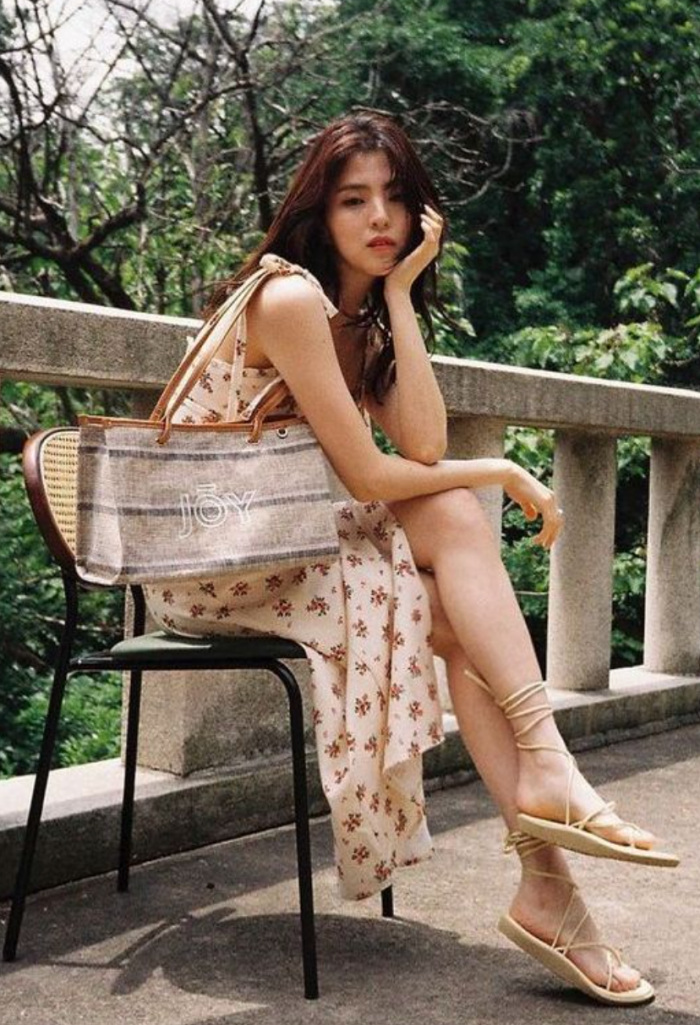 Style｜韩素希《以吾之名》剧中超暗黑，私下打扮却超反差！ 更多热点 图7张