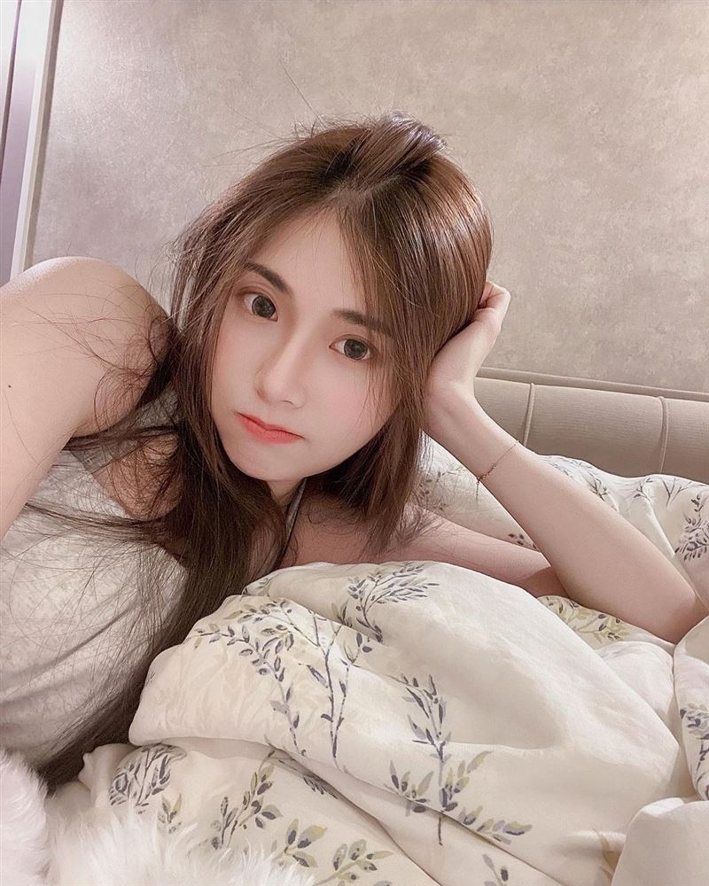 最美奶妈内在美外穿！3D深沟画弧线　炸出“比头大”雪胸 时尚资讯 图1张