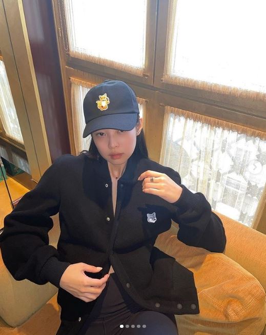 “人间香奈儿”只扣1个扣子！外套里面没穿　网见缝隙辣爆 时尚资讯 图2张