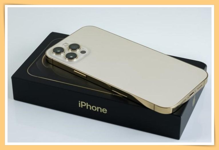 Tips I 拿到iPhone 13要注意的3件事！开箱最好在桌面上进行！ 更多热点 图3张
