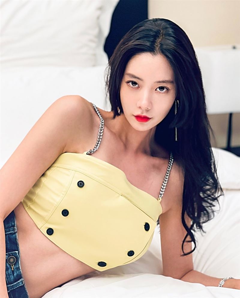 韩国第一美“高衩诱惑”克拉拉解放美腿　直接豪放露到底！ 时尚资讯 图2张