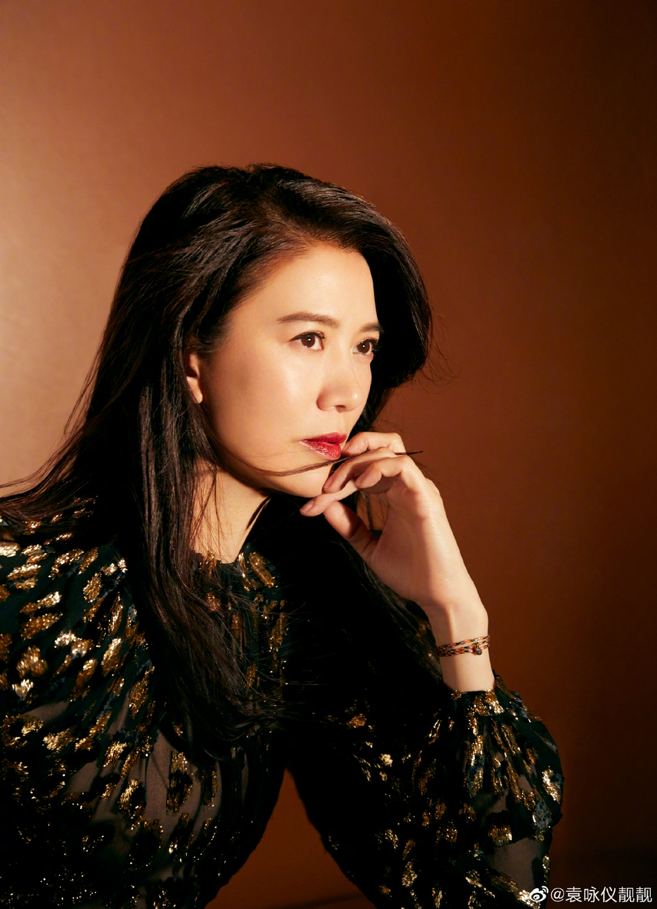美颜滤镜下的袁咏仪...秒变锥子脸大眼外星人！ 网看傻：张智霖都认不出了 娱乐资讯 图1张