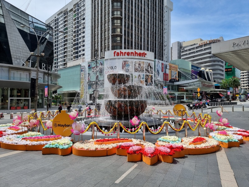 News I 网红新打卡景点！Pavilion KL户外最长地上绘图Kolam！ 更多热点 图3张