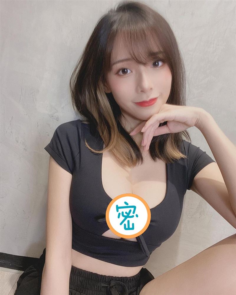 男友视角曝光！闪亮亮超甜一笑泄雪乳　万人暴动：恋爱啦 时尚资讯 图3张