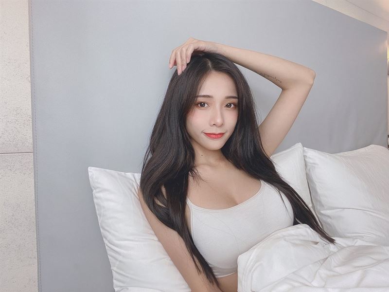 男友视角曝光！闪亮亮超甜一笑泄雪乳　万人暴动：恋爱啦 时尚资讯 图7张