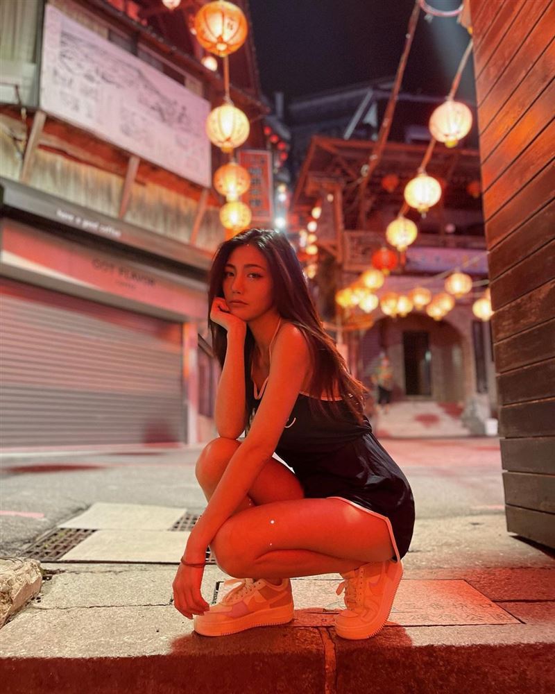 世新校花绽放美胸！雪乳捧出立体深渊　白皙玉腿直击根部 时尚资讯 图1张