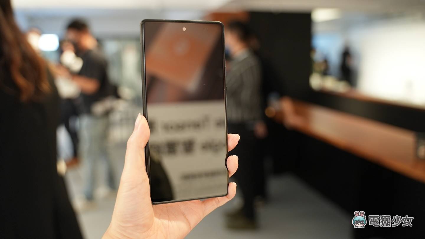 出门｜Google Pixel 6 实机颜色长这样！粉嫩色系与外观细看上手玩 数码科技 图10张