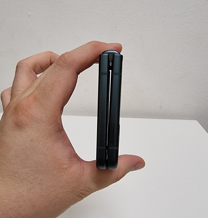 Review I Galaxy Z Flip3 可玩性很高！唯一不足电池不给力！ 更多热点 图15张
