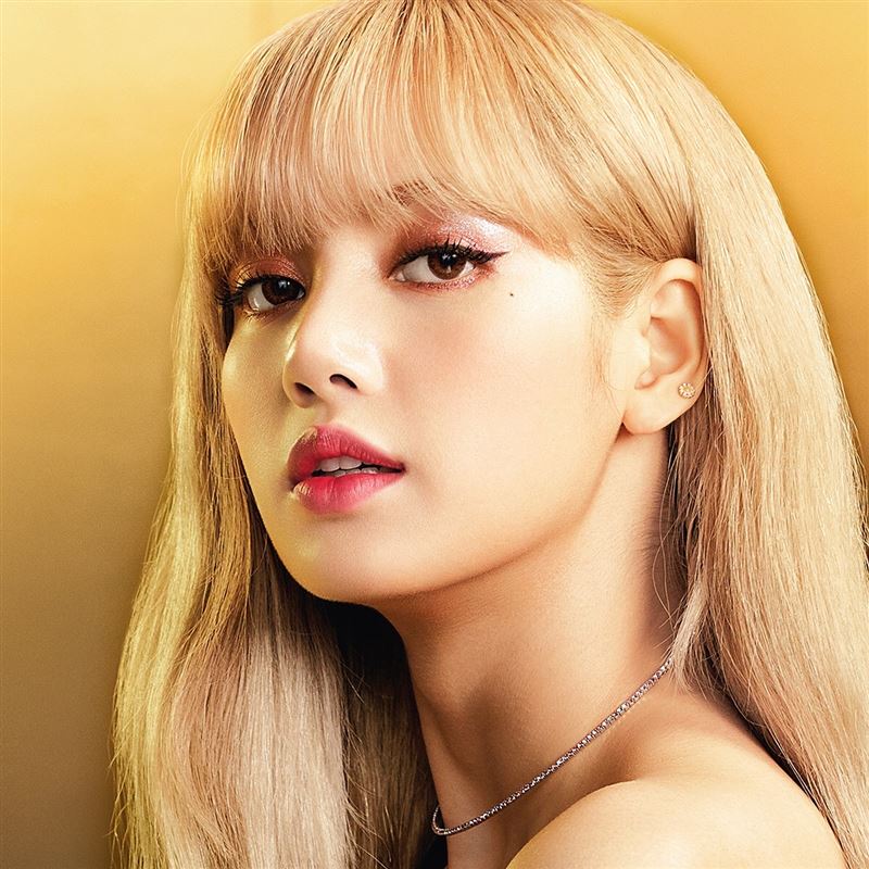 不甩公司打压！LISA合作超大咖曝“3秒预告”中空美炸 时尚资讯 图3张