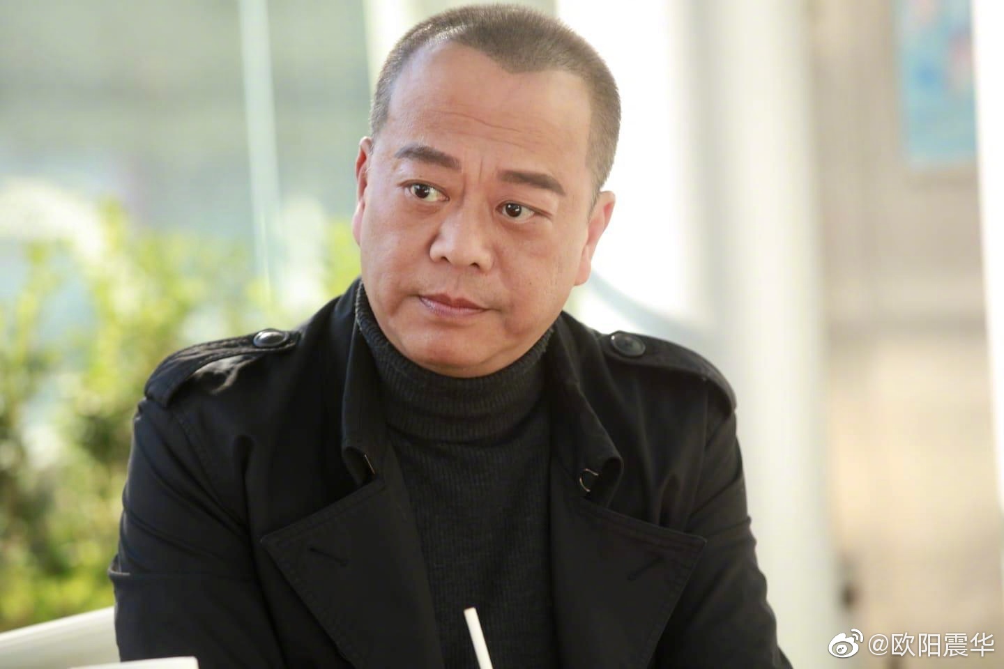 欧阳震华罕见蓄须造型出镜...胡须都白了！ 网叹：老了很多 娱乐资讯 图1张