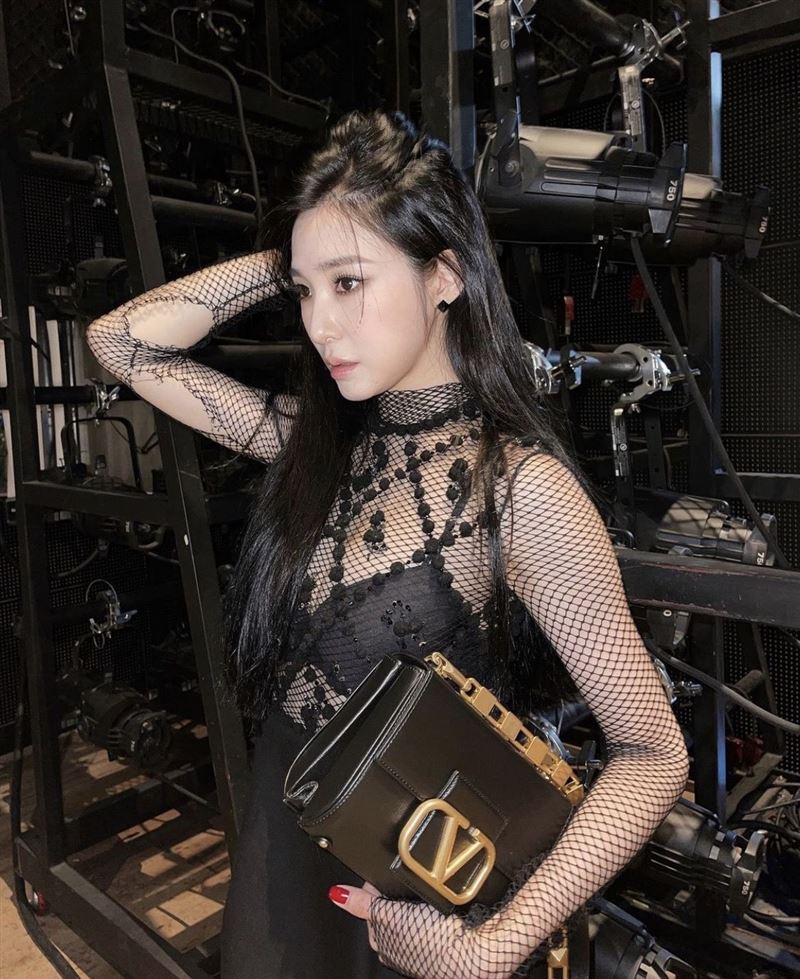 穿大尺度透视装却辣输她！木村光希“穿搭翻车”撞衫又老气 时尚资讯 图3张