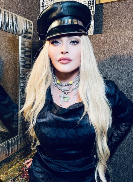 Madonna全裸躺床...重现玛丽莲临终床照！网傻眼：恶心 娱乐资讯 图1张
