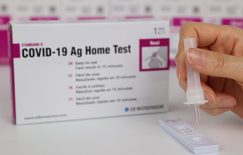News I 买了Self Test Kit注意！卫生部提醒自行检测结果一律要呈报！ 更多热点 图1张